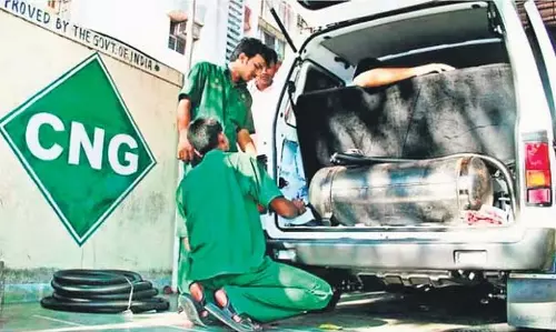 गैस आवंटन में कटौती के बाद शहर के वितरक सीएनजी की कीमतें बढ़ी