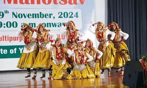 Haryana : त्रिवेणी युवा महोत्सव में सांस्कृतिक नाटकों ने दर्शकों का मन मोह लिया Haryana : त्रिवेणी युवा महोत्सव में सांस्कृतिक नाटकों ने दर्शकों का मन मोह लिया