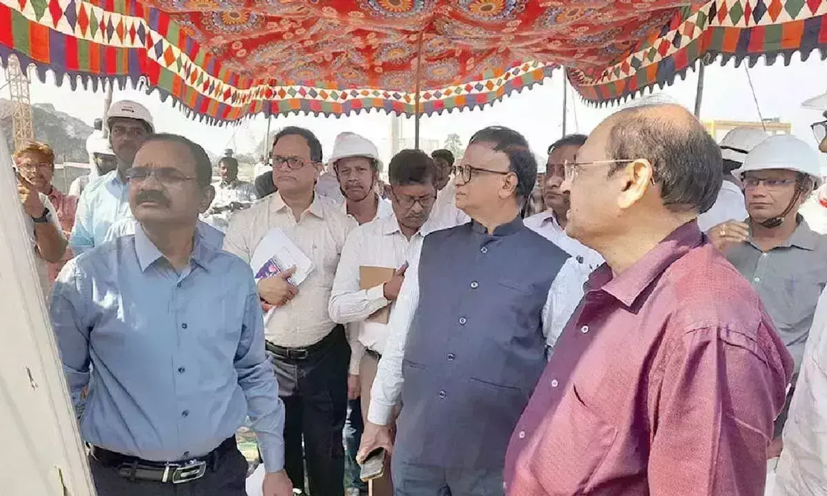 APERC प्रमुख ने पोलावरम हाइडल स्टेशन पर प्रगति की जांच की