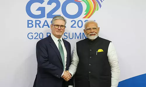 PM Modi ने प्रधानमंत्री स्टारमर के साथ ब्रिटेन में भारतीय आर्थिक अपराधियों का मुद्दा उठाया PM Modi ने प्रधानमंत्री स्टारमर के साथ ब्रिटेन में भारतीय आर्थिक अपराधियों का मुद्दा उठाया