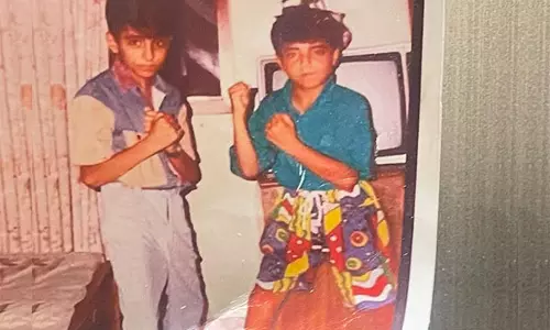 Ayushmann Khurrana ने भाई अपारशक्ति के जन्मदिन पर बचपन की यादें साझा कीं Ayushmann Khurrana ने भाई अपारशक्ति के जन्मदिन पर बचपन की यादें साझा कीं
