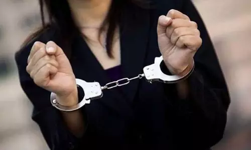 बच्चा चोर महिला गिरफ्तार, फुटपाथ से 4 साल के बच्चे को बनाया निशाना, जानें क्या है इसकी वजह बच्चा चोर महिला गिरफ्तार, फुटपाथ से 4 साल के बच्चे को बनाया निशाना, जानें क्या है इसकी वजह