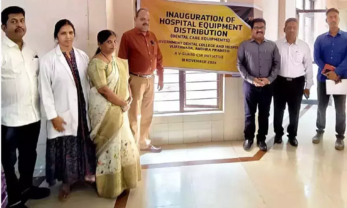 Andhra Pradesh: सरकारी डेंटल कॉलेज को डेंटल कुर्सियां दान की गईं Andhra Pradesh: सरकारी डेंटल कॉलेज को डेंटल कुर्सियां दान की गईं