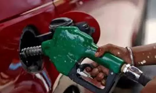 Chennai में पेट्रोल, डीजल की कीमतें देखें Chennai में पेट्रोल, डीजल की कीमतें देखें