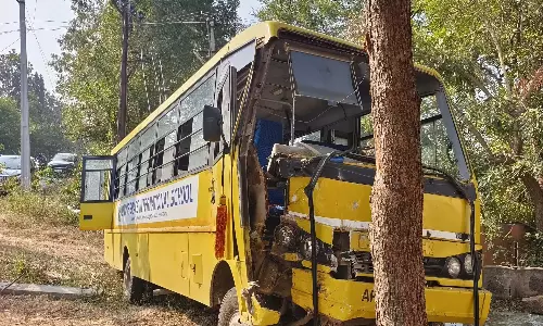 Telangana स्कूल बस दुर्घटना में छात्र घायल