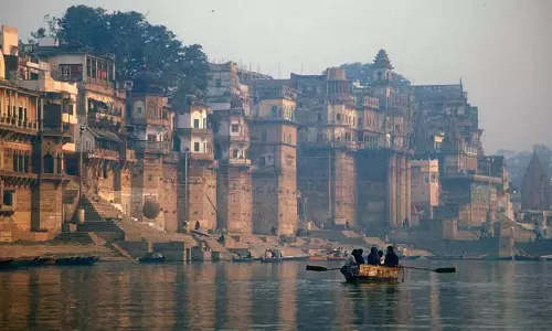 Ganga की प्रदूषित स्थिति को लेकर राष्ट्रीय हरित अधिकरण ने वाराणसी प्रशासन को फटकार लगाई