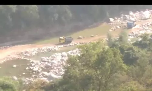 Nyagal नदी में बेरोकटोक अवैध खनन से पर्यावरण और जल स्रोतों को खतरा Nyagal नदी में बेरोकटोक अवैध खनन से पर्यावरण और जल स्रोतों को खतरा