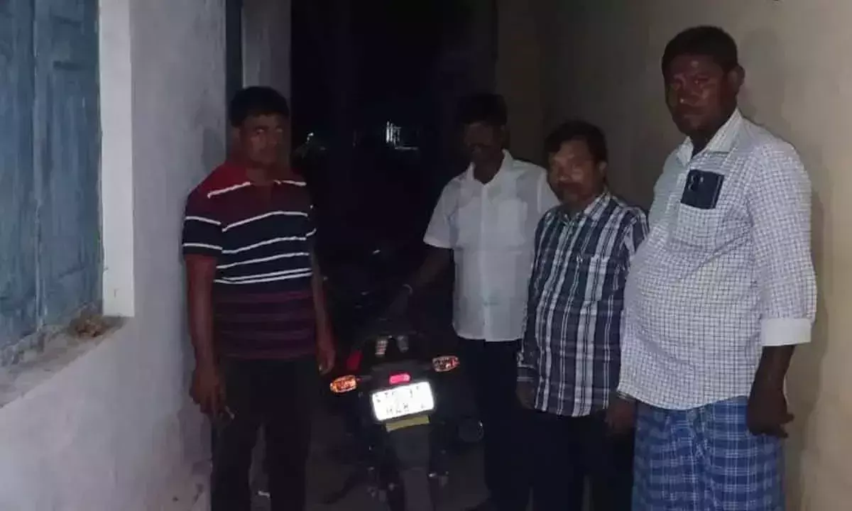 Telangana: वानापर्थी जिले में छात्रावास में विवाद - वार्डन निलंबित Telangana: वानापर्थी जिले में छात्रावास में विवाद - वार्डन निलंबित