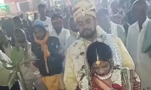 पूर्व विधायक ने अपने से बहुत ही कम उम्र की लड़की से रचाई दूसरी शादी, देखने दौड़े लोग