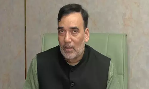 Delhi के पर्यावरण मंत्री गोपाल राय ने स्मॉग की परत तोड़ने के लिए क्लाउड सीडिंग की अपील की Delhi के पर्यावरण मंत्री गोपाल राय ने स्मॉग की परत तोड़ने के लिए क्लाउड सीडिंग की अपील की