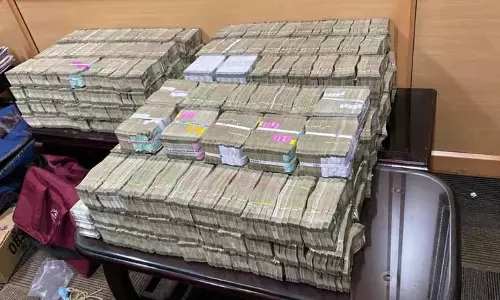 Meghalaya : ईडी ने 22 ठिकानों पर छापे मारे, लॉटरी किंग सैंटियागो मार्टिन से 12.41 करोड़ रुपये जब्त Meghalaya : ईडी ने 22 ठिकानों पर छापे मारे, लॉटरी किंग सैंटियागो मार्टिन से 12.41 करोड़ रुपये जब्त