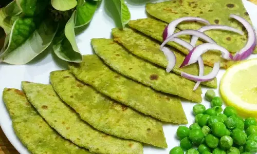 मटर पनीर पराठा रेसिपी