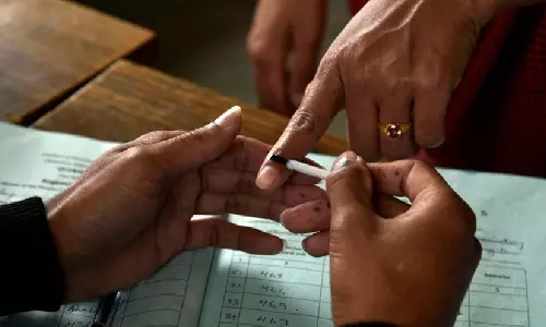 Bengal के 11 निर्वाचन क्षेत्रों में एक ही नंबर वाले 25,000 वोटर कार्ड मिले Bengal के 11 निर्वाचन क्षेत्रों में एक ही नंबर वाले 25,000 वोटर कार्ड मिले