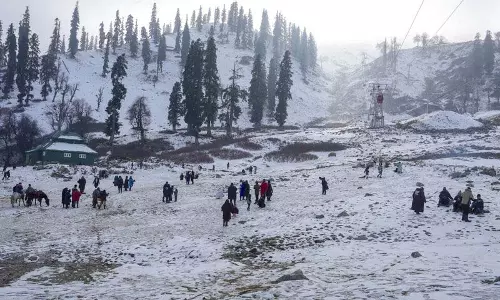 Kashmir के ऊंचे इलाकों में तापमान शून्य से नीचे Kashmir के ऊंचे इलाकों में तापमान शून्य से नीचे