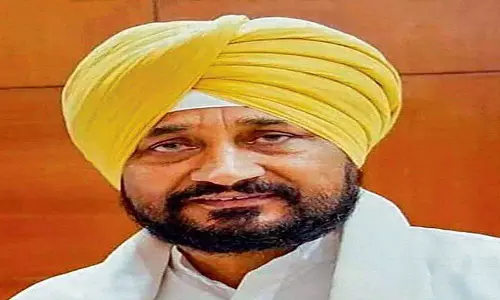 Punjab: महिलाओं के खिलाफ अपमानजनक टिप्पणी के लिए कांग्रेस सांसद चन्नी ने मांगी माफी Punjab: महिलाओं के खिलाफ अपमानजनक टिप्पणी के लिए कांग्रेस सांसद चन्नी ने मांगी माफी