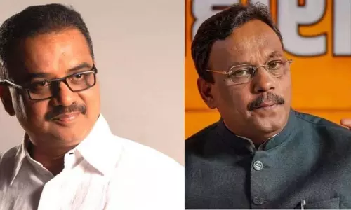 हम दोस्त हैं, बाकी पैसे…आरोप के बाद तावड़े और ठाकुर एक ही गाड़ी में... हम दोस्त हैं, बाकी पैसे…आरोप के बाद तावड़े और ठाकुर एक ही गाड़ी में...