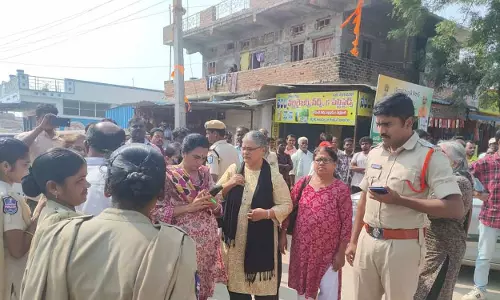Police ने महिला संगठन जेएसी सदस्यों को लागाचेरला जाने से रोका