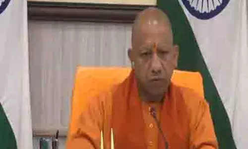 उत्तर प्रदेश के CM योगी ने वरिष्ठ अधिकारियों के साथ बैठक कर योजना बनाई उत्तर प्रदेश के CM योगी ने वरिष्ठ अधिकारियों के साथ बैठक कर योजना बनाई