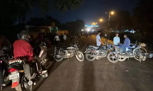 विधासनभा में डबल मर्डर, मृतकों के परिजनों ने किया चक्काजाम