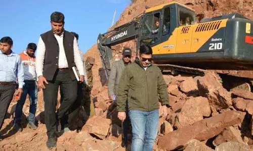 DC पुंछ ने सुरंग परियोजना का निरीक्षण किया