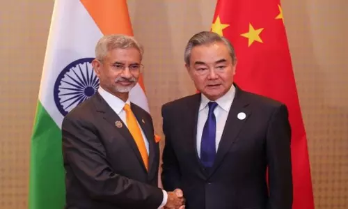 Jaishankar और वांग यी ने भारत-चीन संबंधों पर चर्चा की Jaishankar और वांग यी ने भारत-चीन संबंधों पर चर्चा की