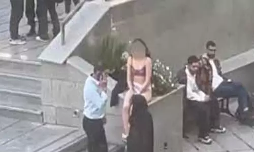Female छात्रा के सार्वजनिक रूप से कपड़े उतारने के कृत्य के खिलाफ कोई आरोप नहीं Female छात्रा के सार्वजनिक रूप से कपड़े उतारने के कृत्य के खिलाफ कोई आरोप नहीं