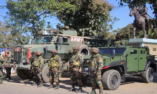 Manipur: तीन जिलों में कर्फ्यू में ढील, शर्तों के साथ ब्रॉडबैंड इंटरनेट बहाल
