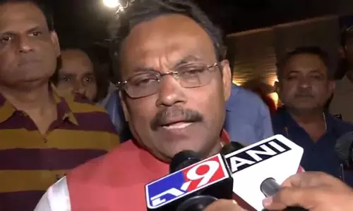 पिछले 40 सालों से राजनीति में हूं, कभी पैसों से जुड़े मामले में शामिल नहीं हुआ: Vinod Tawde पिछले 40 सालों से राजनीति में हूं, कभी पैसों से जुड़े मामले में शामिल नहीं हुआ: Vinod Tawde