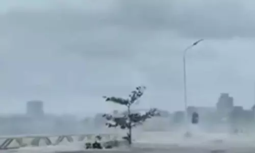 Guangzhou: तूफ़ान मैन-यी ने चीन में बर्फ़बारी रोकी, सड़कें हुईं जलमग्न Guangzhou: तूफ़ान मैन-यी ने चीन में बर्फ़बारी रोकी, सड़कें हुईं जलमग्न