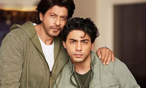 शाहरुख खान ने आर्यन खान की One Of A Kind बॉलीवुड सीरीज की घोषणा की शाहरुख खान ने आर्यन खान की One Of A Kind बॉलीवुड सीरीज की घोषणा की