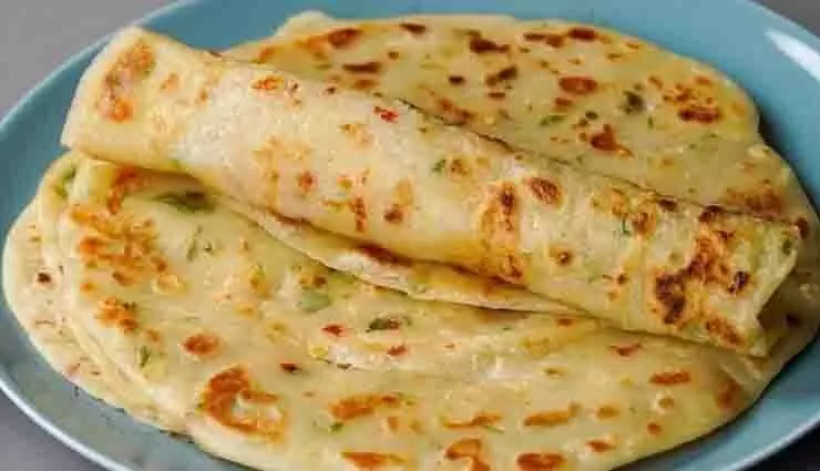 Chilli Garlic Paratha:   दिन में किसी भी समय कुछ स्वादिष्ट खाने का मन हो तो ट्राई करें ये डिश