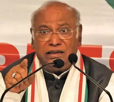 Kharge ने मणिपुर में सामान्य स्थिति बहाल करने के लिए राष्ट्रपति से हस्तक्षेप की मांग की