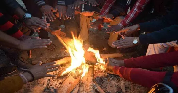 छत्तीसगढ़ पहली शीतलहर शुरू: बढ़ने लगी ठंड, आ गई स्वेटर-कंबल निकालने की बारी