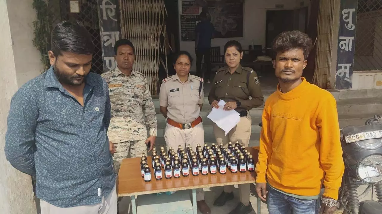 CG VIDEO: नशे के सौदागरों पर पुलिस का करारा प्रहार, 70 बाॅटल नशीली सिरप के साथ दो तस्कर दबोचे