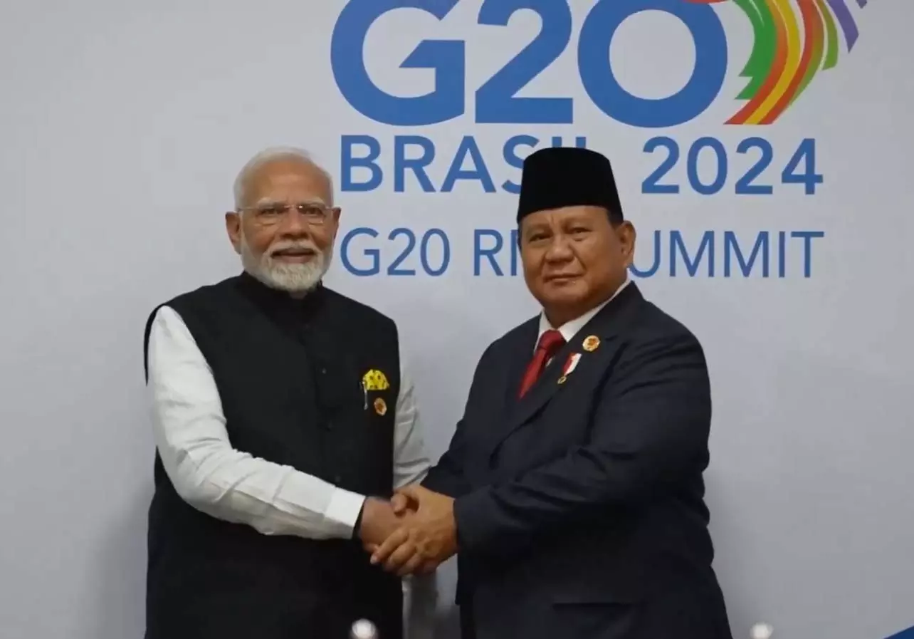 पीएम मोदी के बगल में खड़े थे विदेश मंत्री जयशंकर, इंडोनेशिया के राष्ट्रपति ने ऐसा क्या कह दिया? जमकर हो रही चर्चा पीएम मोदी के बगल में खड़े थे विदेश मंत्री जयशंकर, इंडोनेशिया के राष्ट्रपति ने ऐसा क्या कह दिया? जमकर हो रही चर्चा
