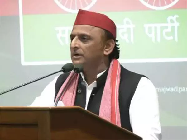 हार के डर से BJP प्रशासन पर गड़बड़ी करने का दबाव बना रही है: अखिलेश यादव