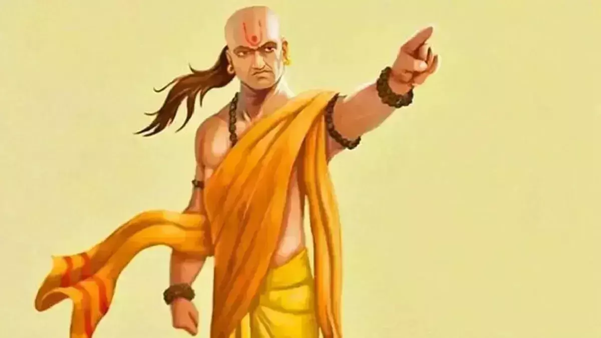 Chanakya Niti में जाने किन स्थानों पर अधिक समय तक रहना बढ़ा सकता है मुश्किलें