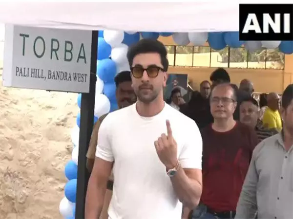 Ranbir Kapoor ने प्रशंसकों से मतदान में भाग लेने की अपील की