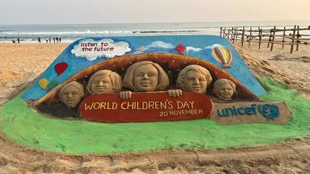 UNICEF ने भविष्य को सुनें थीम पर रेत कला के साथ विश्व बाल दिवस मनाया