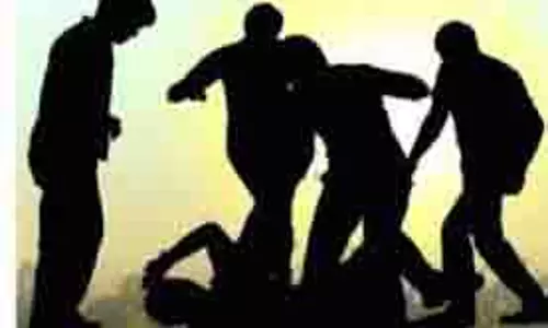 Punjab: गाड़ी साइड करने के लिए हॉर्न बजाया, गुस्साए बोलेरो चालक ने परिवार पर किया हमला Punjab: गाड़ी साइड करने के लिए हॉर्न बजाया, गुस्साए बोलेरो चालक ने परिवार पर किया हमला