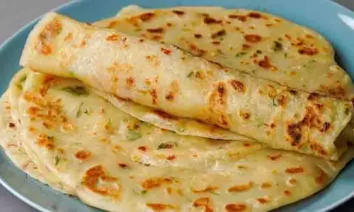 Chilli Garlic Paratha: दिन में किसी भी समय कुछ स्वादिष्ट खाने का मन हो तो ट्राई करें ये डिश Chilli Garlic Paratha: दिन में किसी भी समय कुछ स्वादिष्ट खाने का मन हो तो ट्राई करें ये डिश