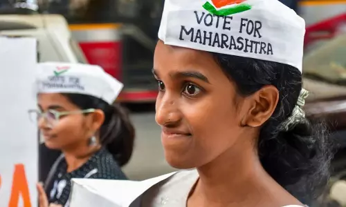 Maharashtra-Jharkhand Elections: महाराष्ट्र और झारखंड विधानसभा चुनाव के लिए मतदान जारी...सलमान के बूथ पर पहुंचीं पुलिस Maharashtra-Jharkhand Elections: महाराष्ट्र और झारखंड विधानसभा चुनाव के लिए मतदान जारी...सलमान के बूथ पर पहुंचीं पुलिस