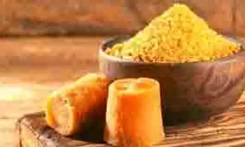 Health: सर्दियों में गुड़ खाने से मोटापा कंट्रोल करने के साथ  मिलते हैं ये अन्य फायदे