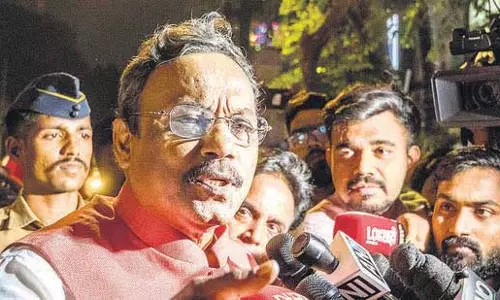 Tawde कैश फॉर वोट घोटाले में फंसे