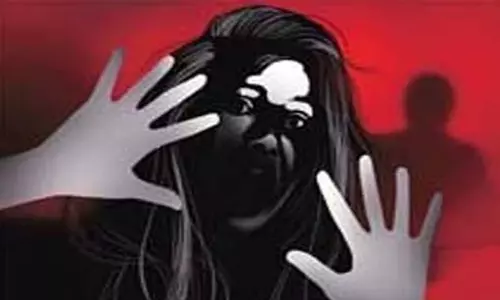 Tamil Nadu: 17 वर्षीय लड़की के अपहरण और बलात्कार के आरोप में दो कैब ड्राइवर गिरफ्तार Tamil Nadu: 17 वर्षीय लड़की के अपहरण और बलात्कार के आरोप में दो कैब ड्राइवर गिरफ्तार