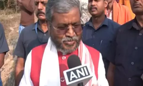 झारखंड चुनाव: Babulal Marandi ने गिरिडीह में वोट डाला