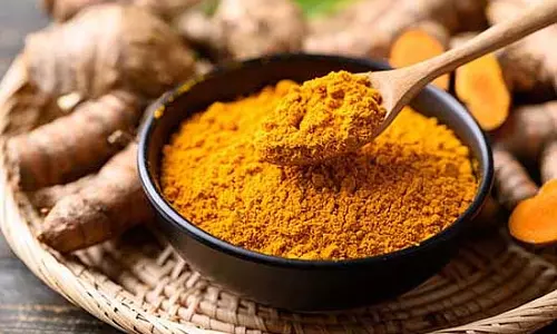 हल्दी का अधिक सेवन करने से होने वाले 6 side effects हल्दी का अधिक सेवन करने से होने वाले 6 side effects