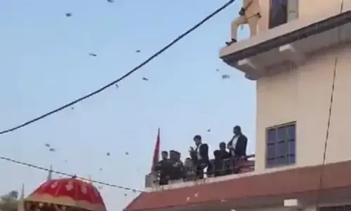 बारात पर हुई नोटों की बारिश, इस शादी की चर्चा है...शोबाजी VIDEO