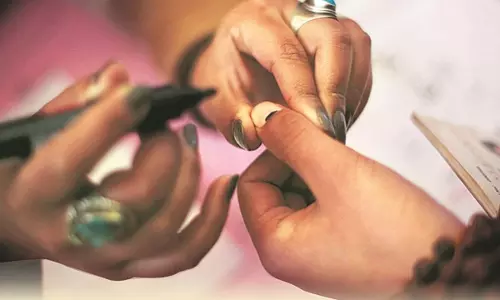 Mumbai : शांतिपूर्ण मतदान के लिए 30,000 पुलिसकर्मी, CAPF, SAF तैनात Mumbai : शांतिपूर्ण मतदान के लिए 30,000 पुलिसकर्मी, CAPF, SAF तैनात
