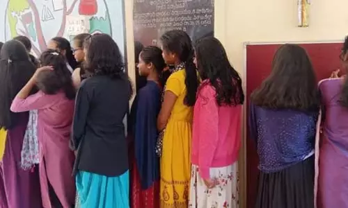 सजा के तौर पर छात्राओं के बाल काटने पर KGBV की प्रिंसिपल और शिक्षिका निलंबित सजा के तौर पर छात्राओं के बाल काटने पर KGBV की प्रिंसिपल और शिक्षिका निलंबित